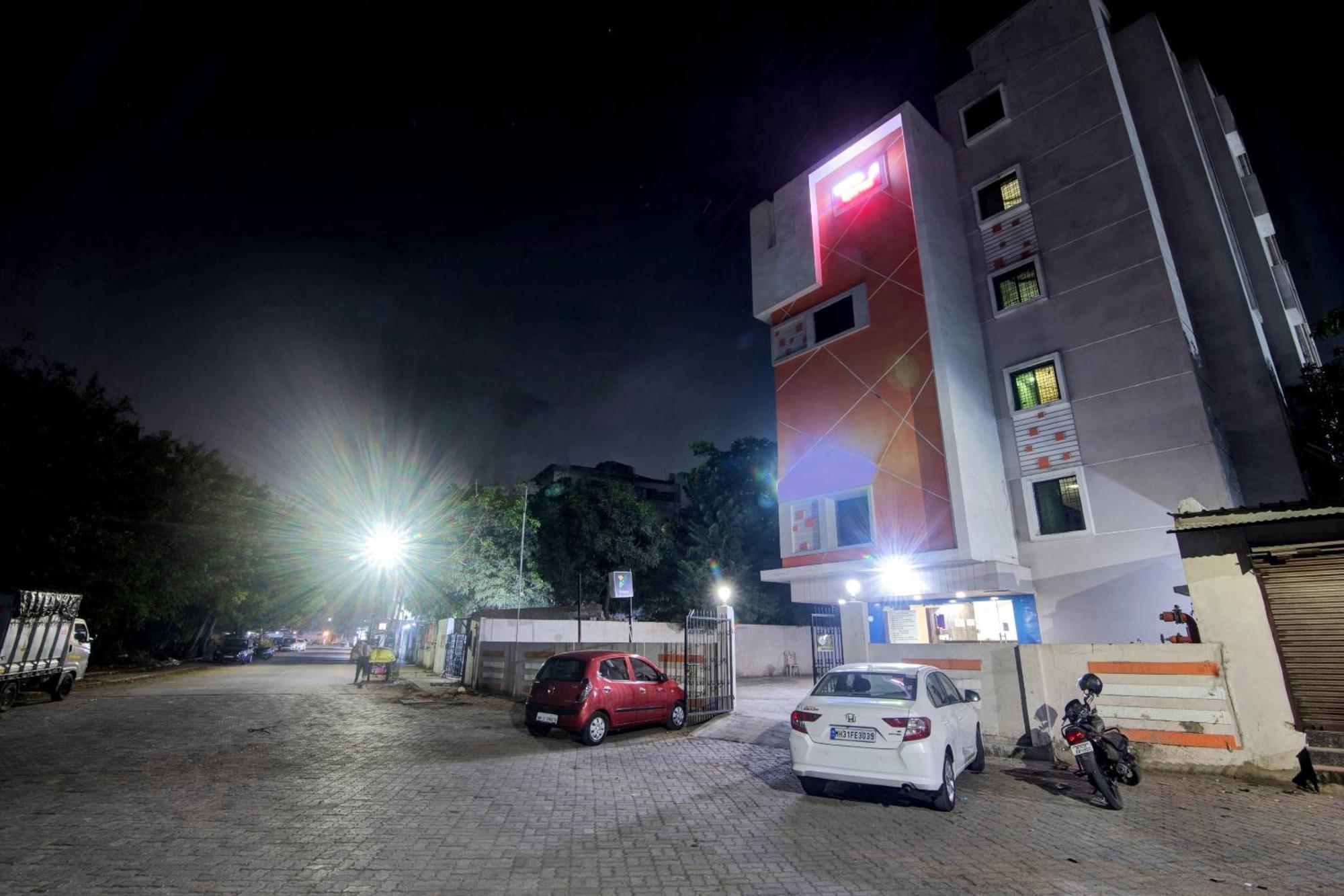 Townhouse 700 Hotel Krishna. Nagpur Esterno foto